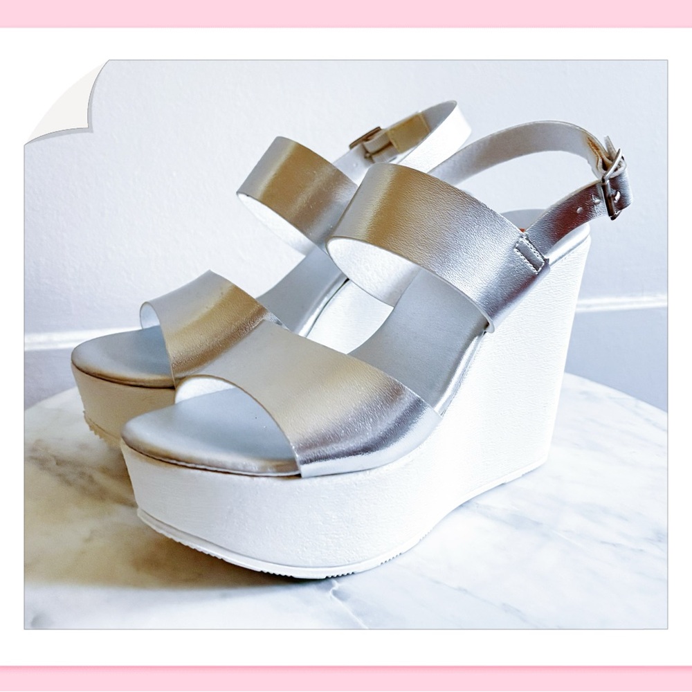 PYEHG Silver/White Wedge Sandals, Size 5